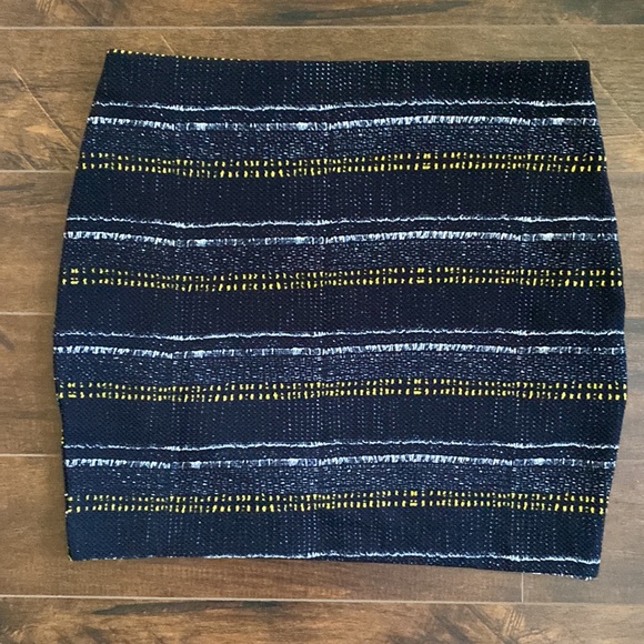 H&M - Tulip Hem Mini Skirt - Knit - Medium - Like New - Picture 3 of 4